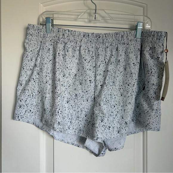 DKNY Sport Women’s Terry Cloth White Shorts NWOT - Size M - Picture 8 of 8